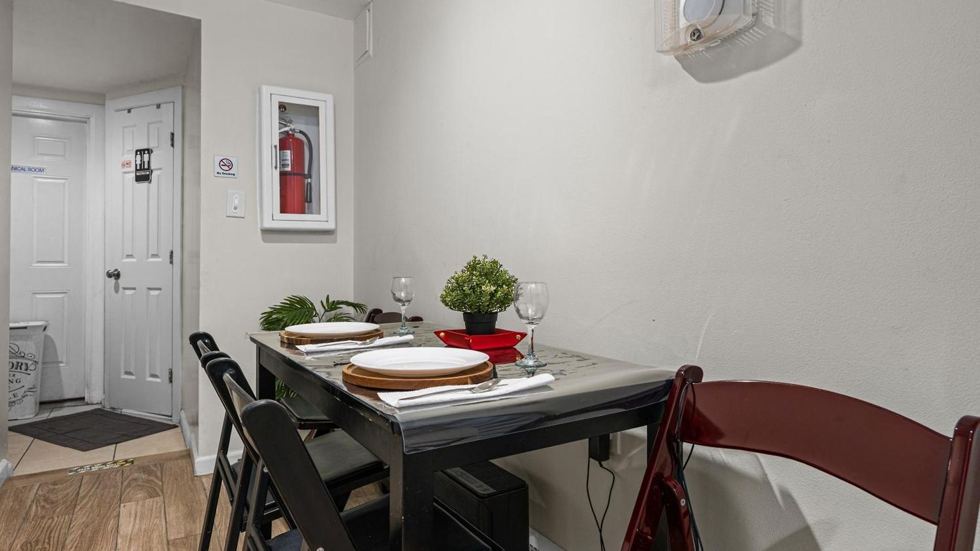 Elegant 2 Bedroom W Modern Amenities