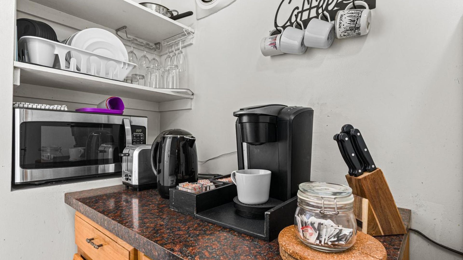 Elegant 2 Bedroom W Modern Amenities New York