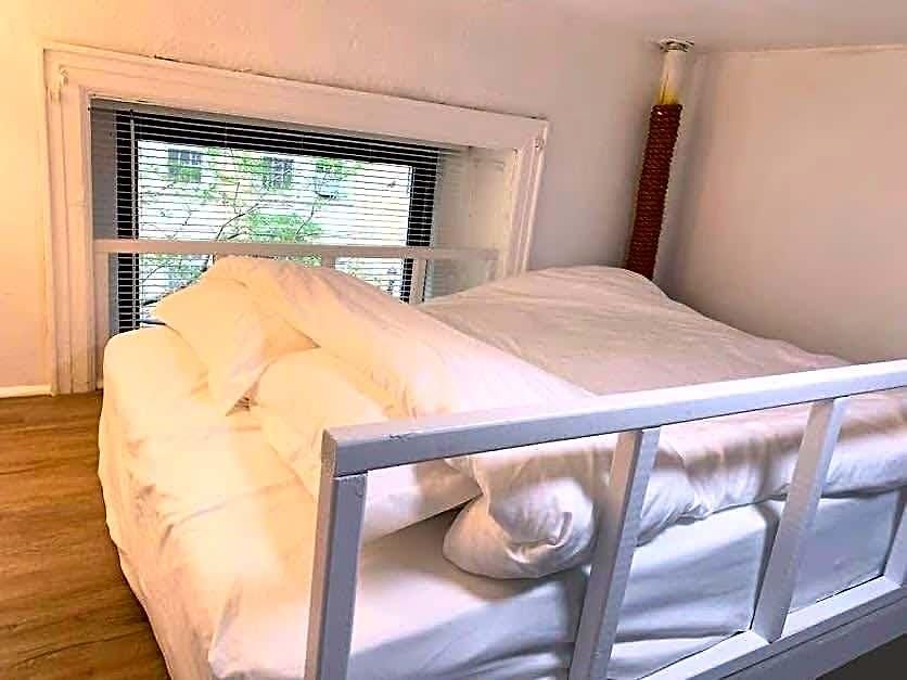 Inn Private With Shared Bath On Union Square 11