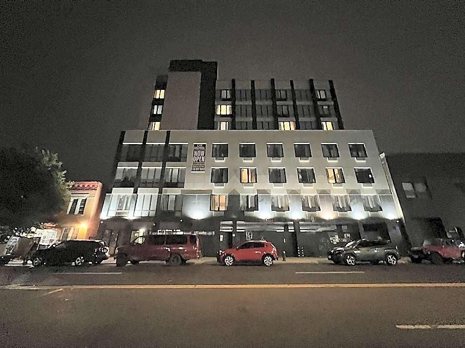 Hotel Liv Bronx
