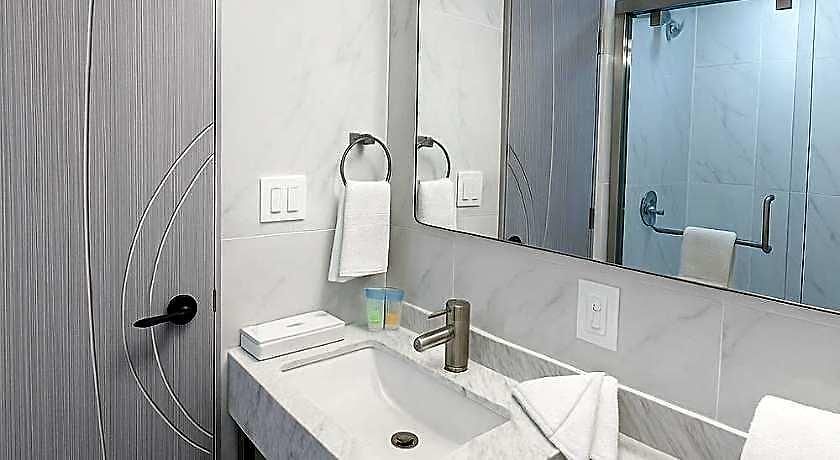 Hotel Liv Bronx