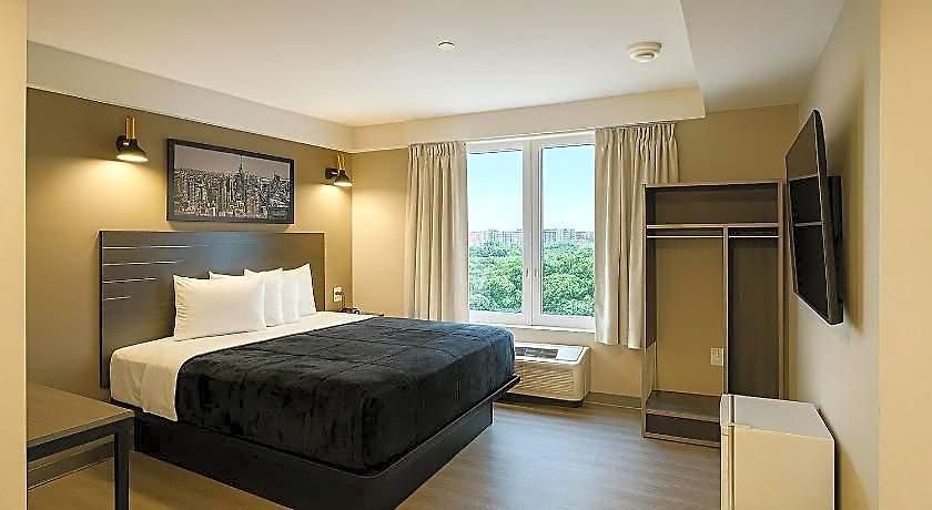 Hotel Liv Bronx