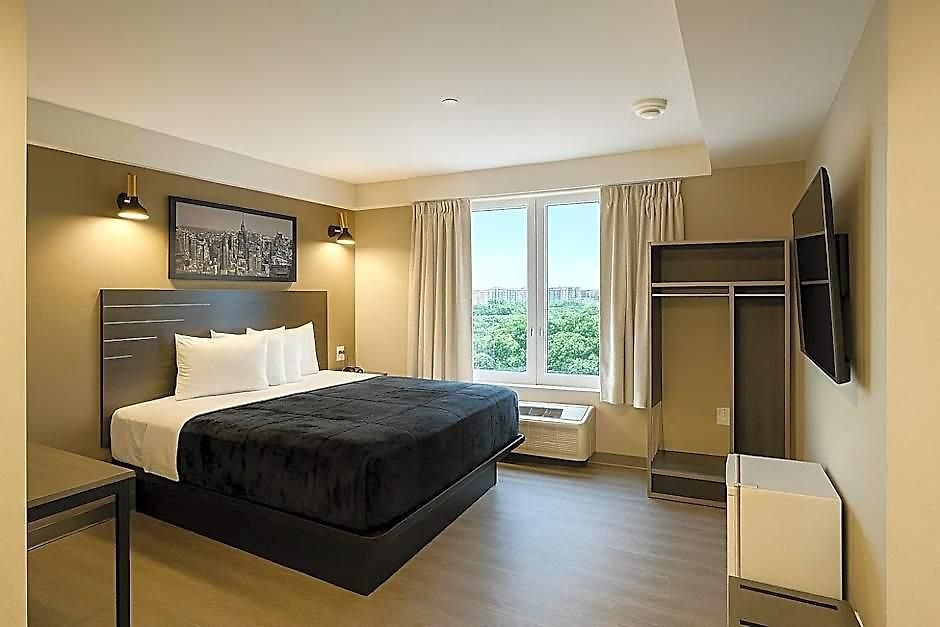 Hotel Liv Bronx Grand Opening 4*