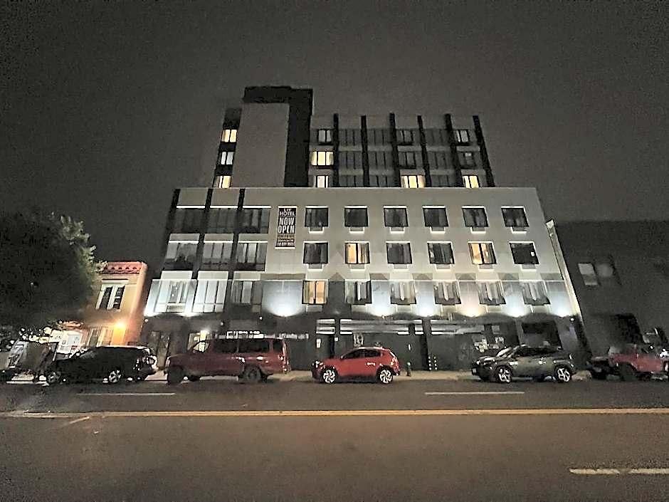 Liv Bronx Grand Opening Hotel 4*