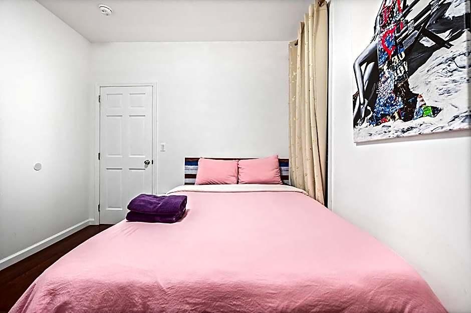 Pinky Pinky 2 Bedroom Hotel