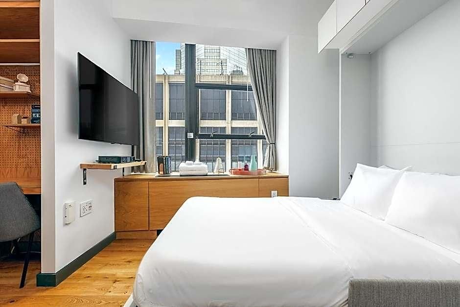 Placemakr Street Aparthotel 4*