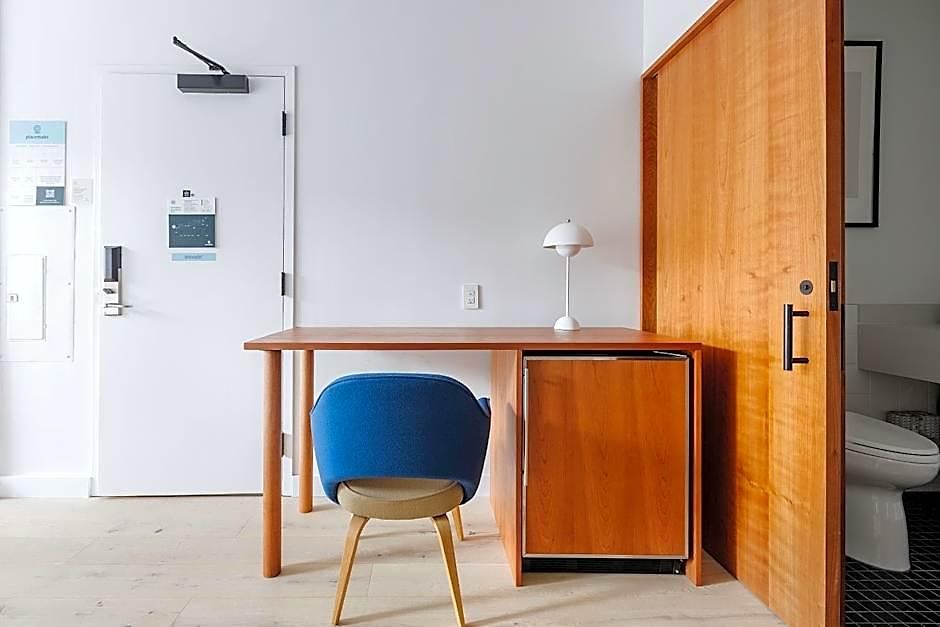 Placemakr Street Aparthotel 4*