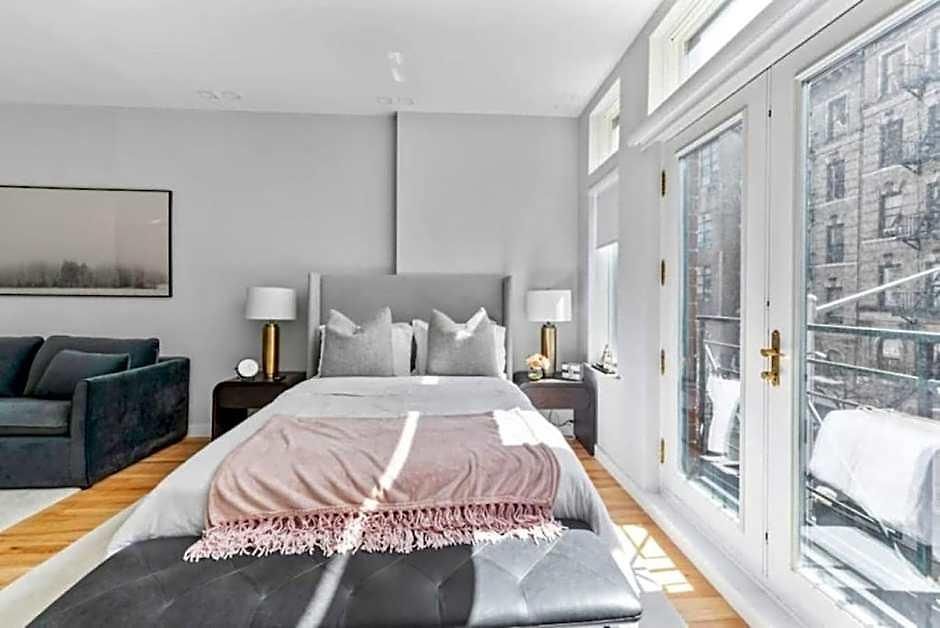 Luxe W Juliet Balcony In Upper East Hotel