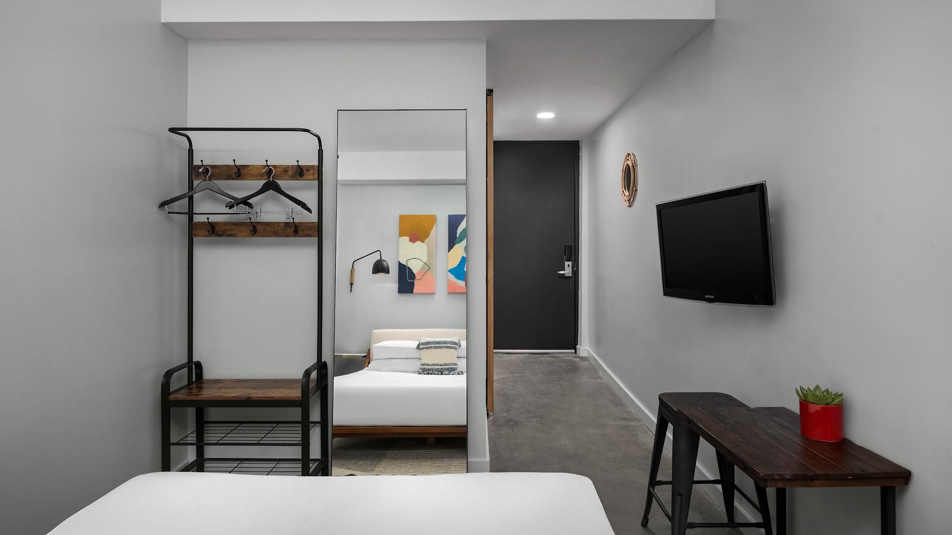 Alameda, Highline Hotel