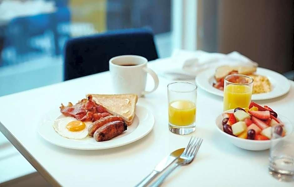Lic - La Guardia West 3* New York