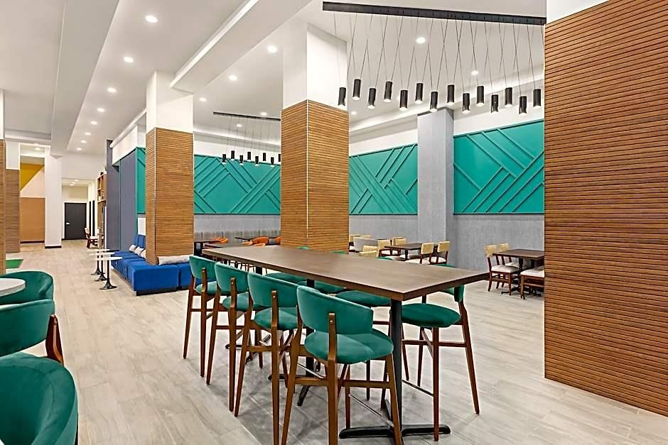 Hotel Lic - La Guardia West 3*