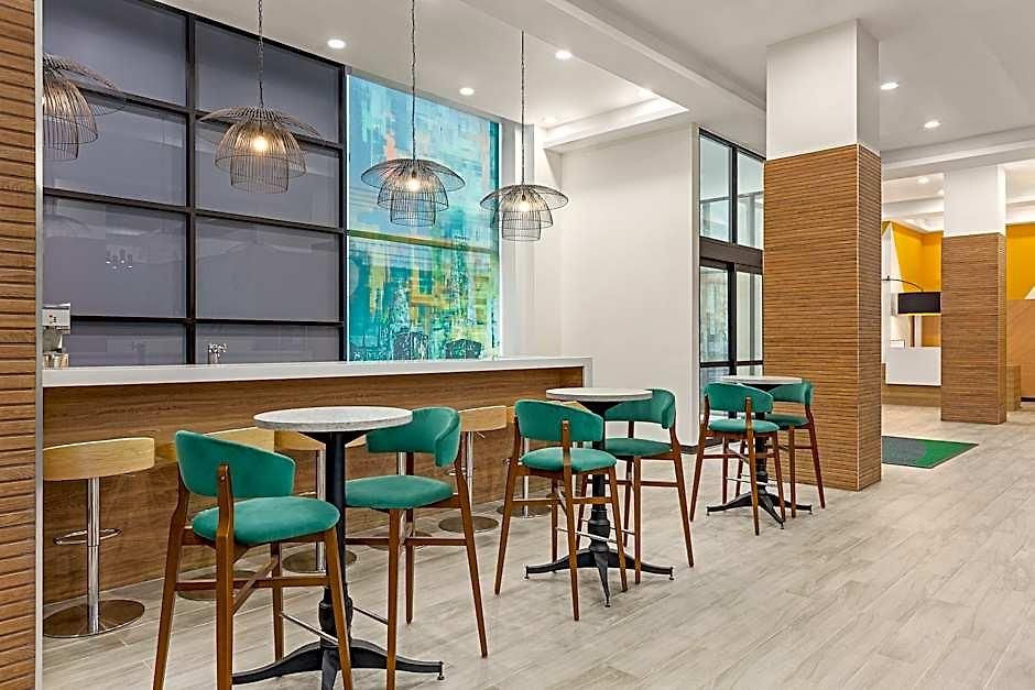 Hotel Lic - La Guardia West 3*