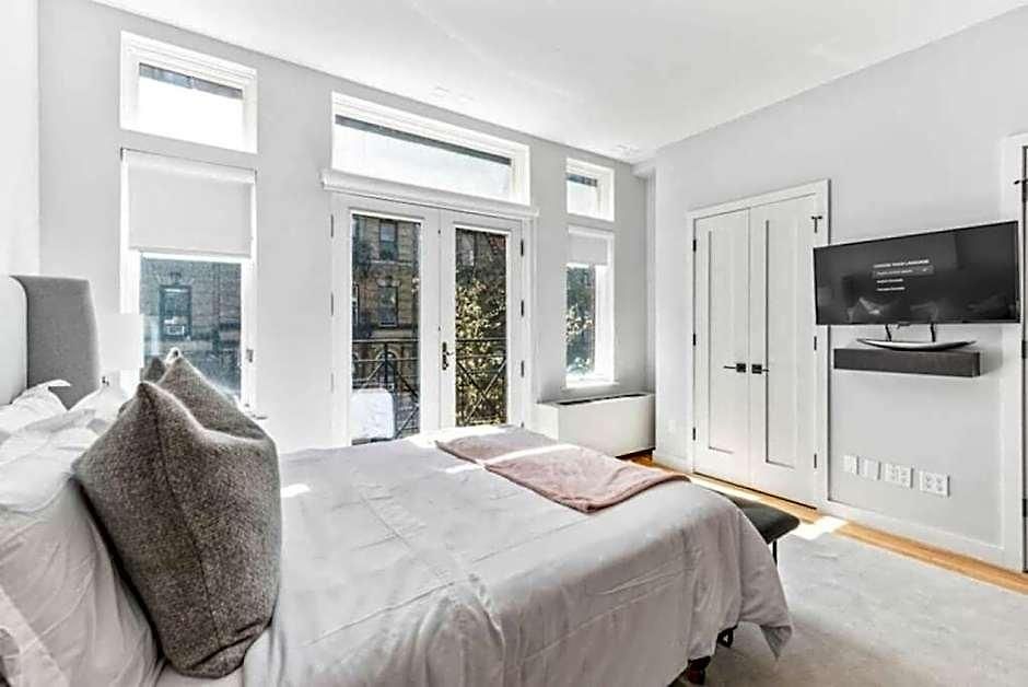 Luxe W Juliet Balcony In Upper East * New York