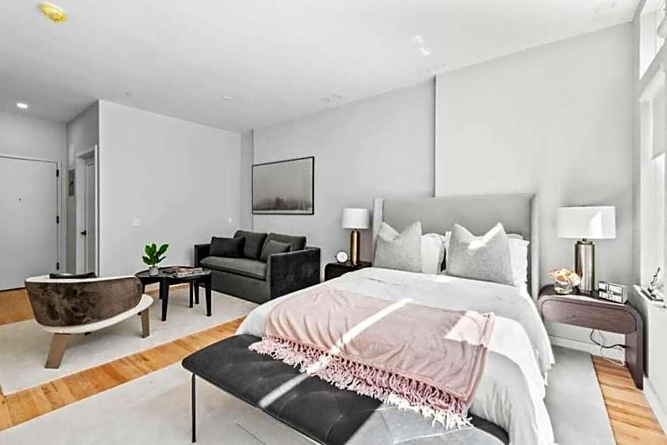 Hotel Luxe W Juliet Balcony In Upper East