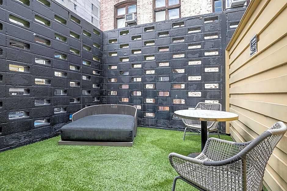 Hudson Yards 3*