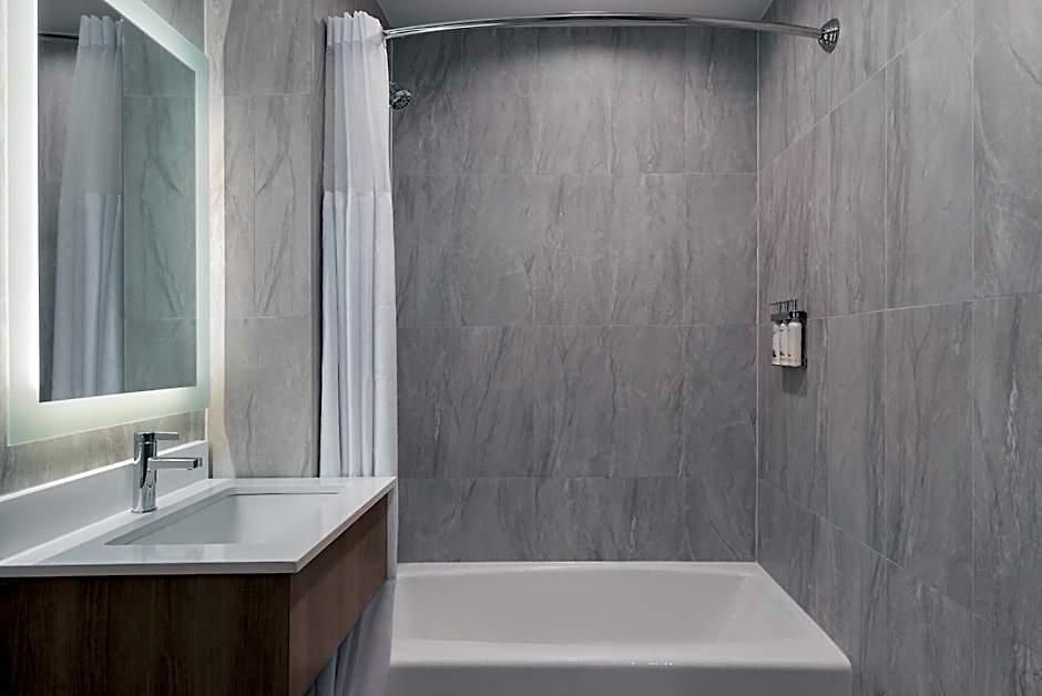 Express & Bronx - Barnabas Area By Ihg 2*