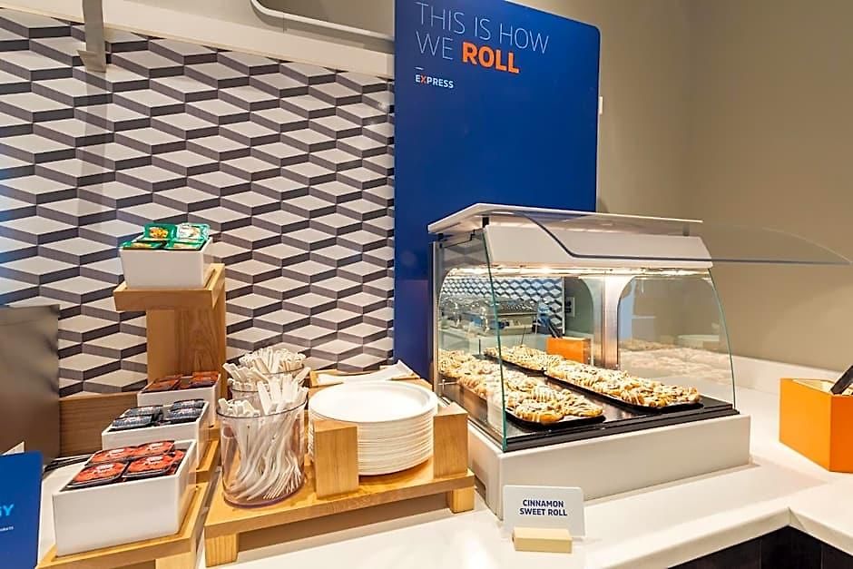 Express & Bronx - Barnabas Area By Ihg Hotel 2*