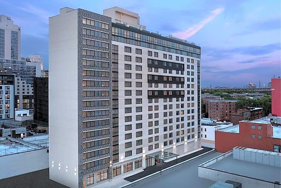 By Marriott Queens Hotel New York