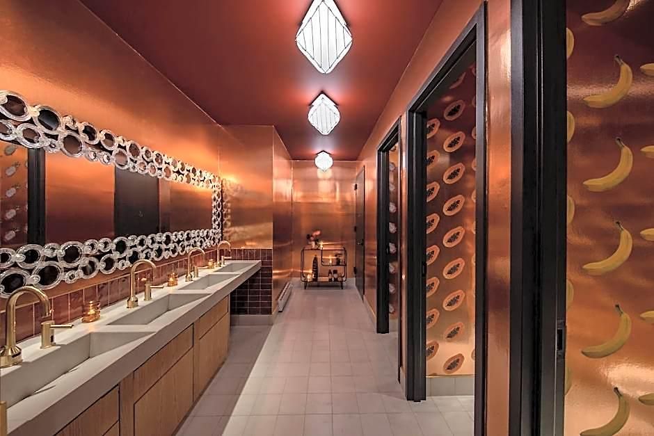 Moxy Brooklyn Williamsburg Hotel 3*