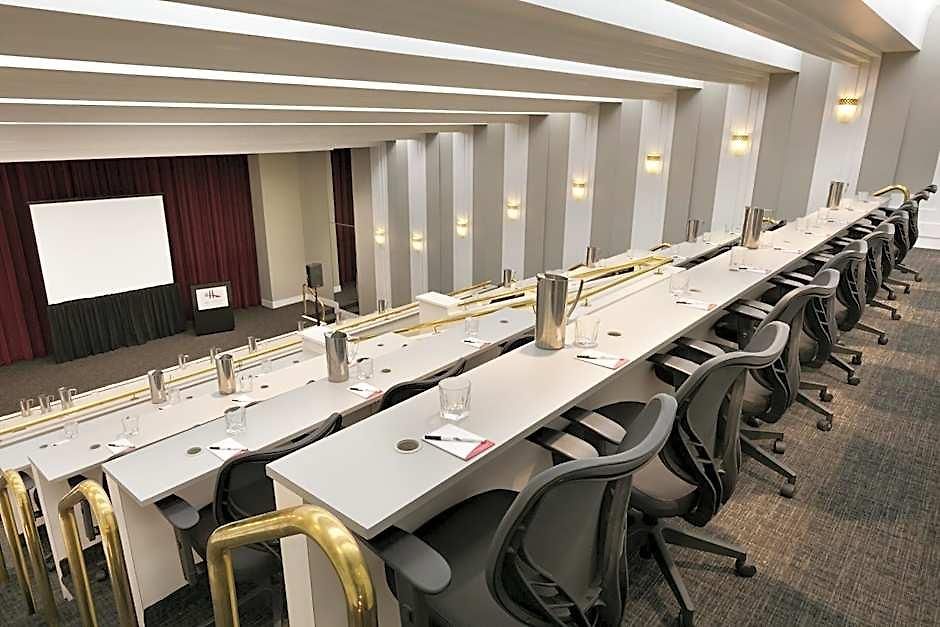 Doubletree By Hilton New York-laguardia Hotel