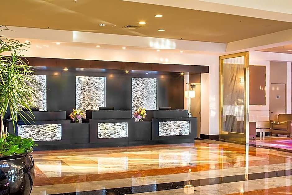 Doubletree By Hilton New York-laguardia 3*