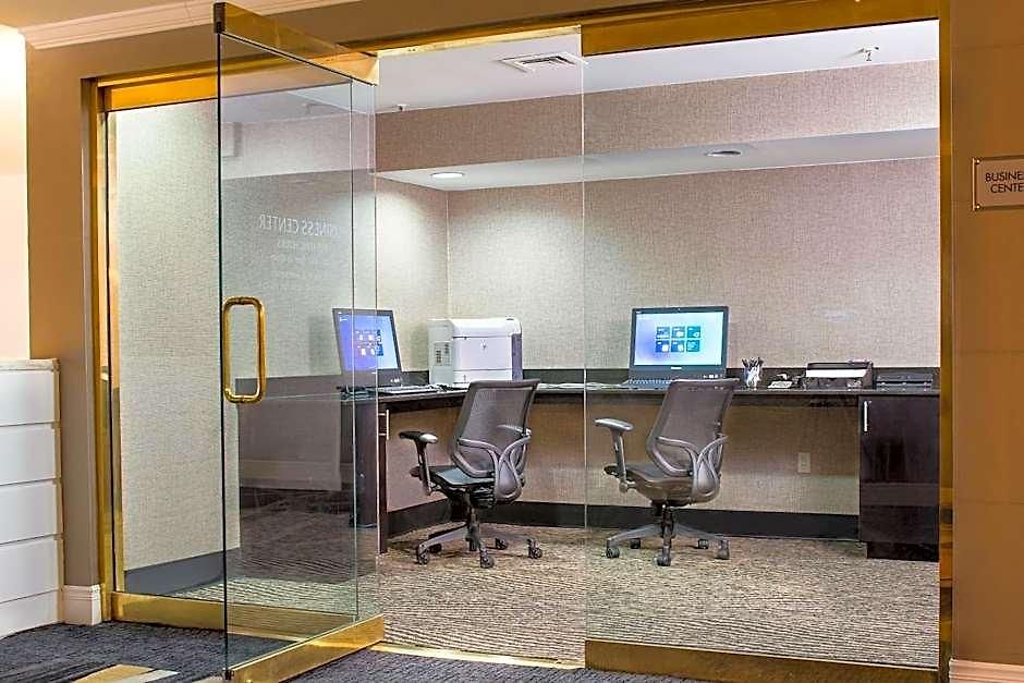 Doubletree By Hilton New York-laguardia Hotel 3*
