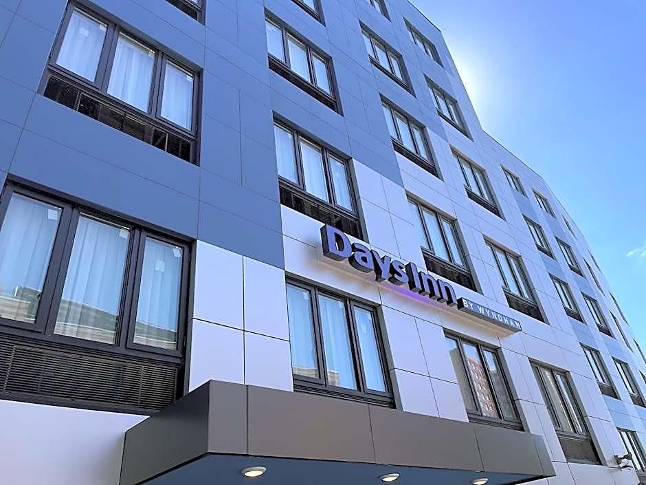 Days By Wyndham Bronx Nyc Hotel