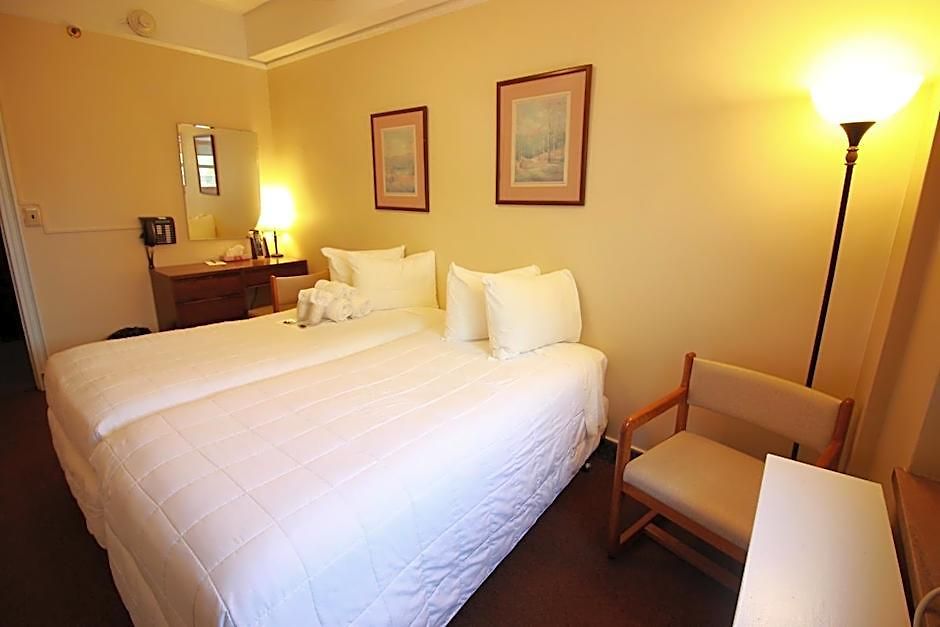 Leo House 3*