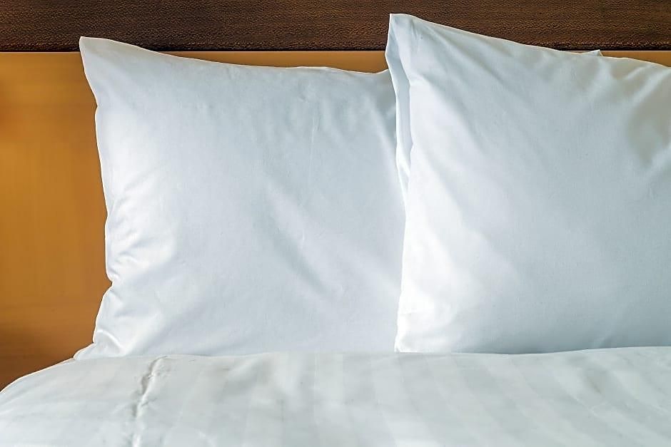 Lic - La Guardia West 3* New York