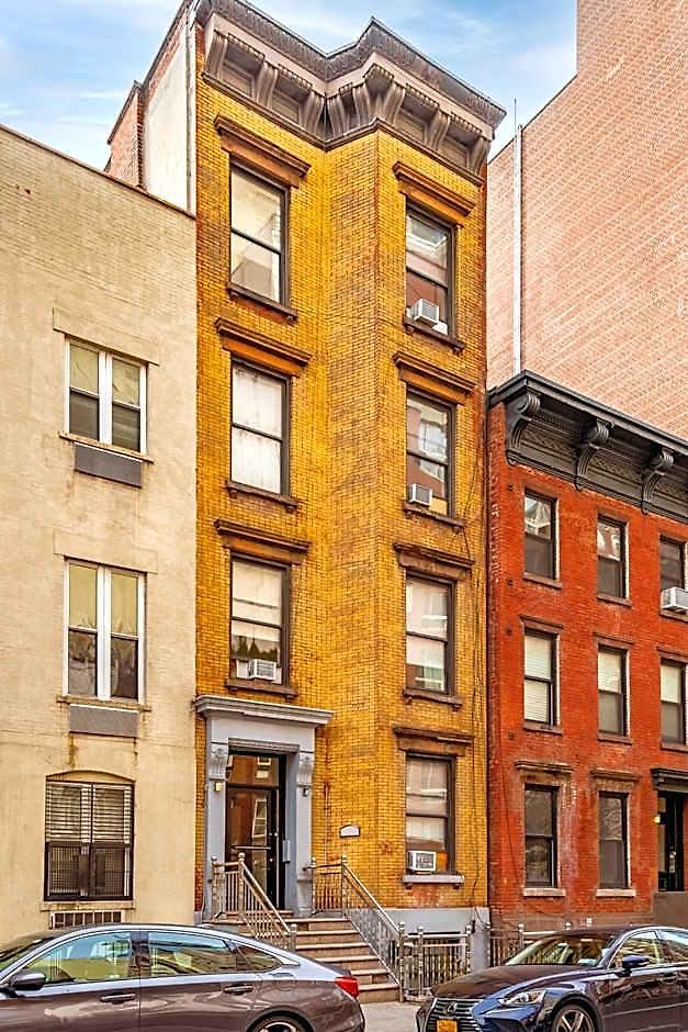 West 30th Street Hostel *