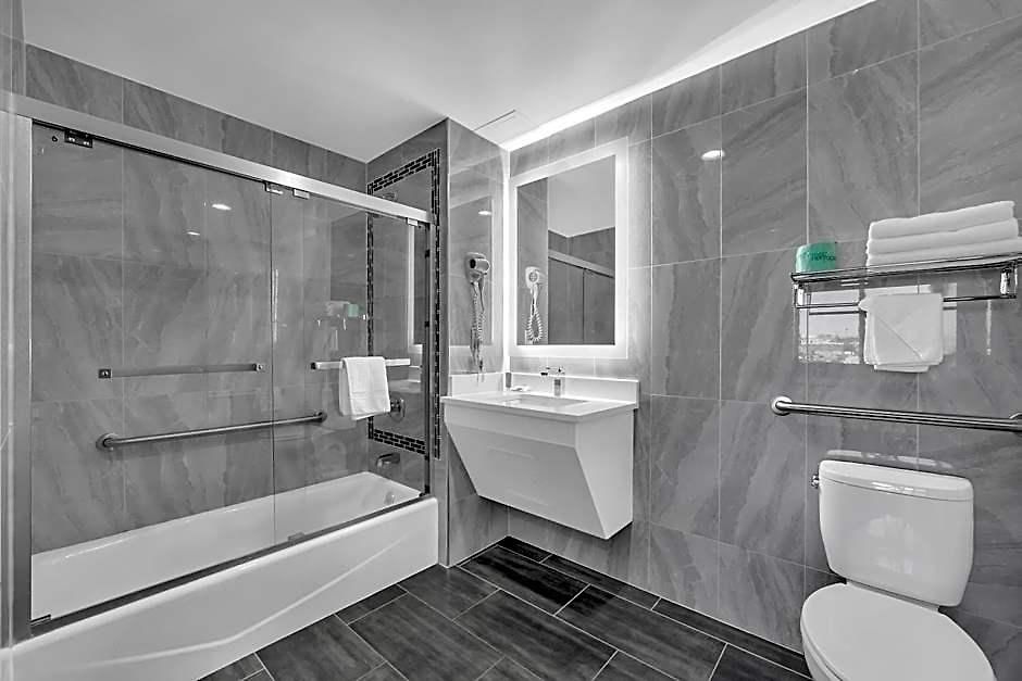 The - Long Island 3* New York