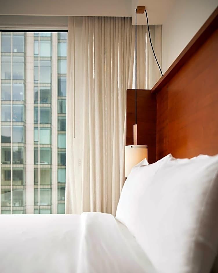 Arlo Nomad 4* New York