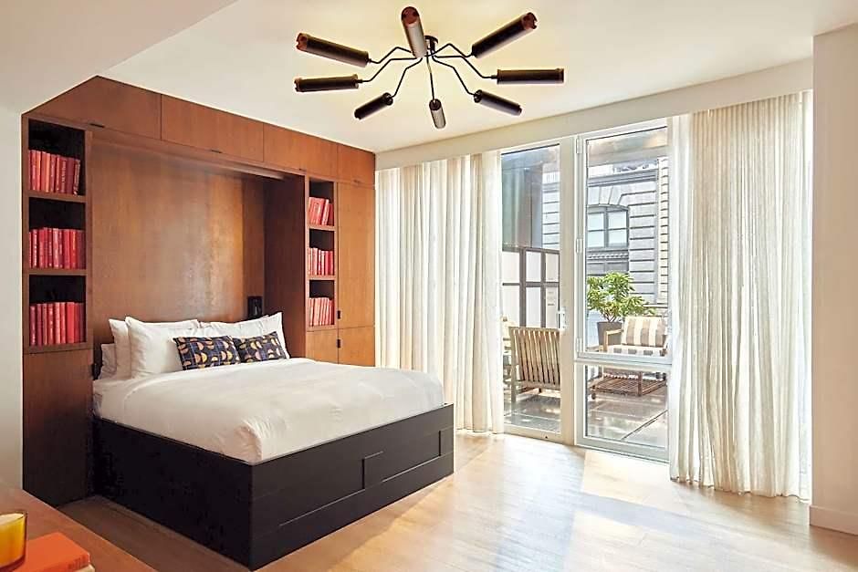 Arlo Nomad 4* New York