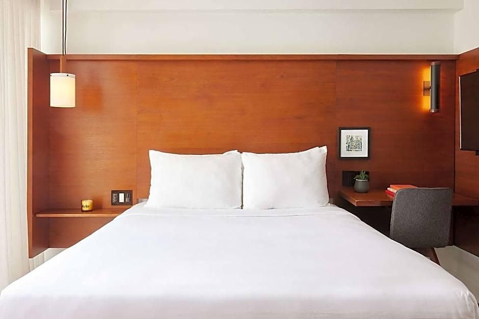 Arlo Nomad 4* New York