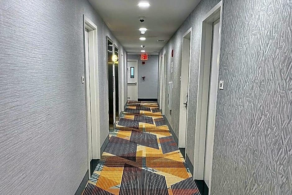 Super 8 By Wyndham Brooklyn Williamsburg New York
