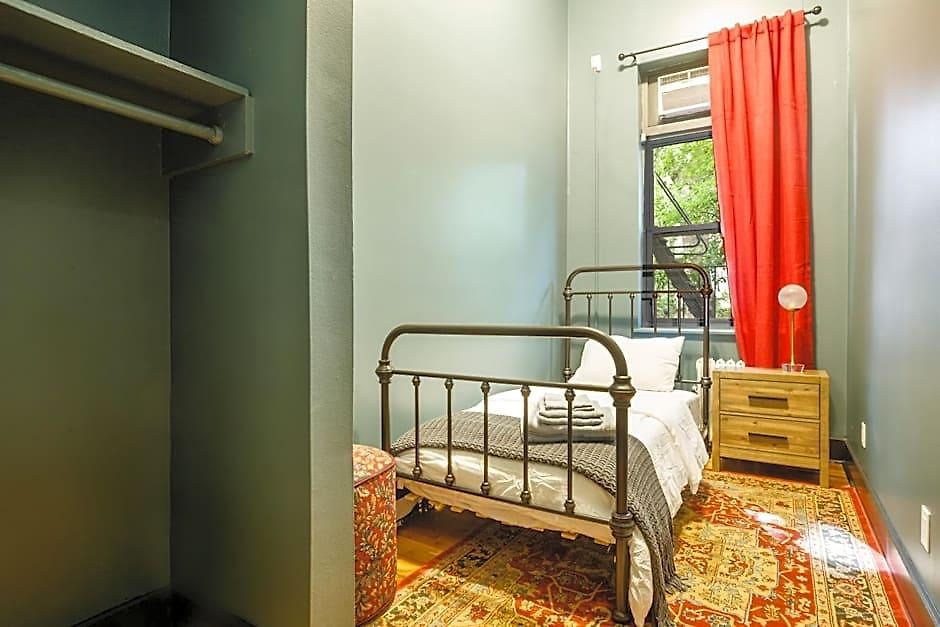 Lamartine Chelsea Hostel