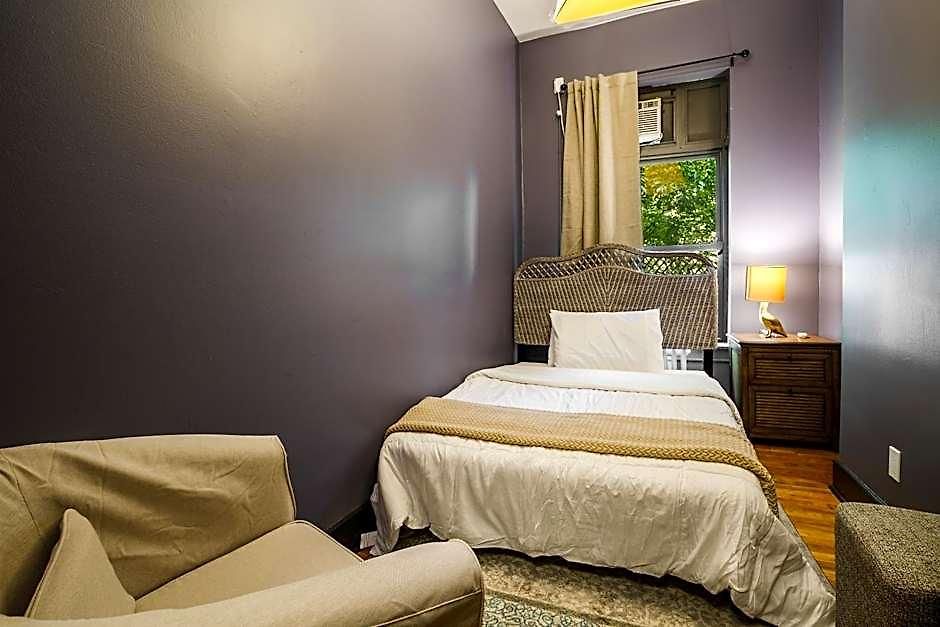 Lamartine Chelsea Hostel *