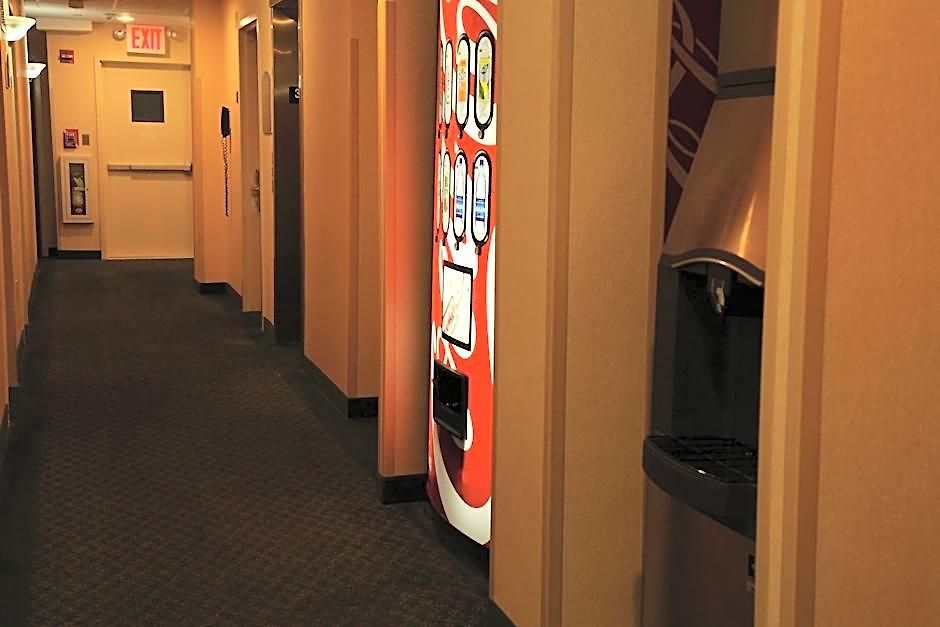 - Laguardia Airport Hotel
