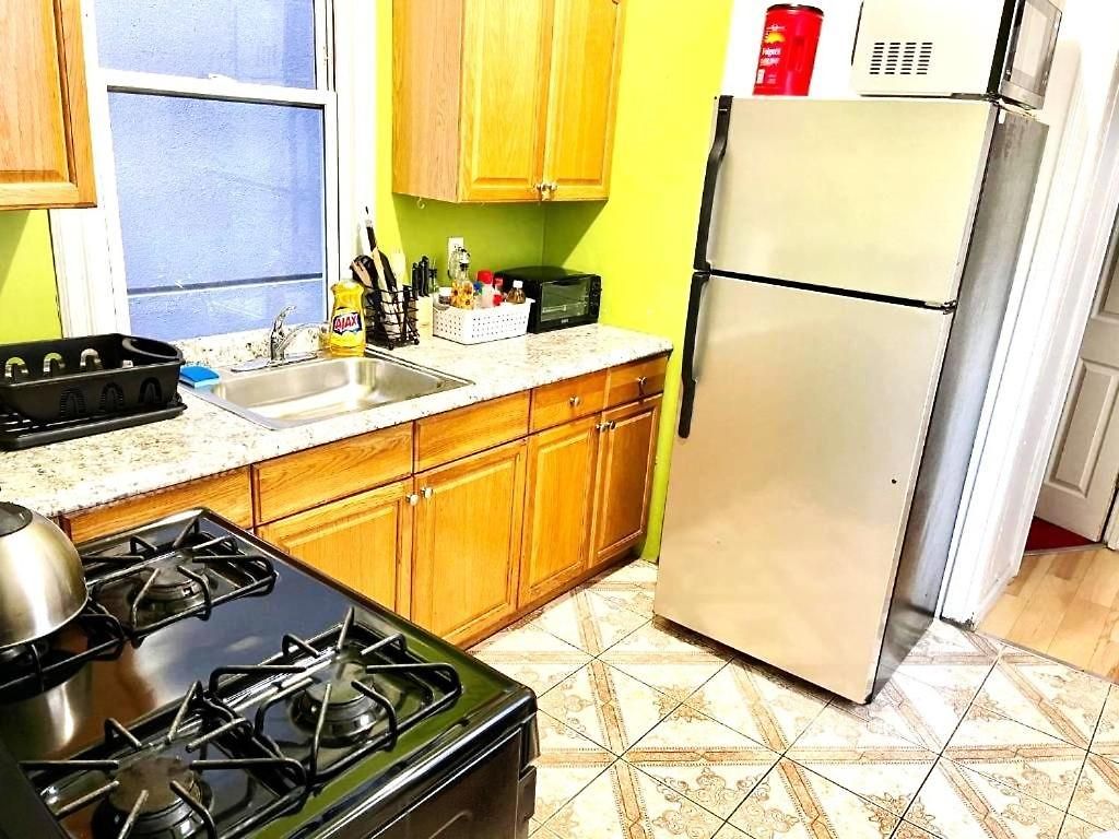 3 Bedrooms Apt 2 Stops To Manhattan !