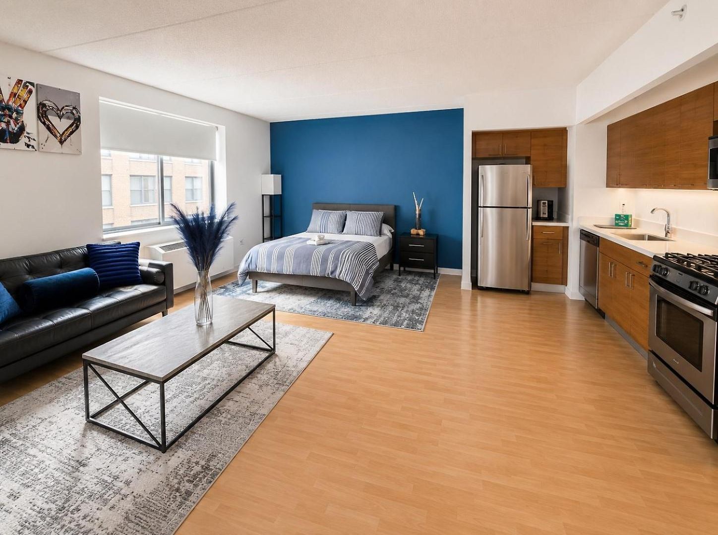 Time Square Apartment *