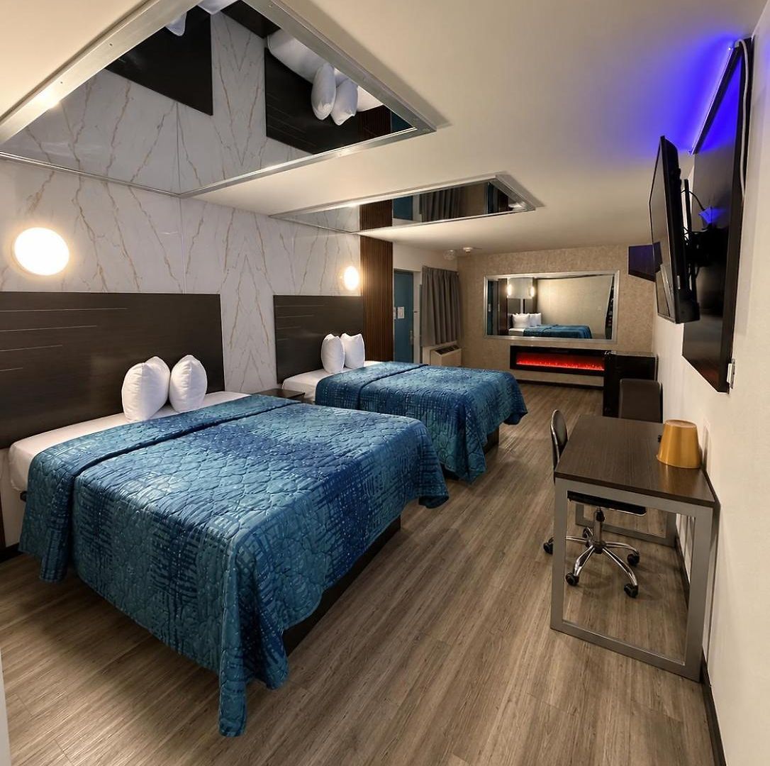Hotel Opus Bronx Near Bay Plaza Mall