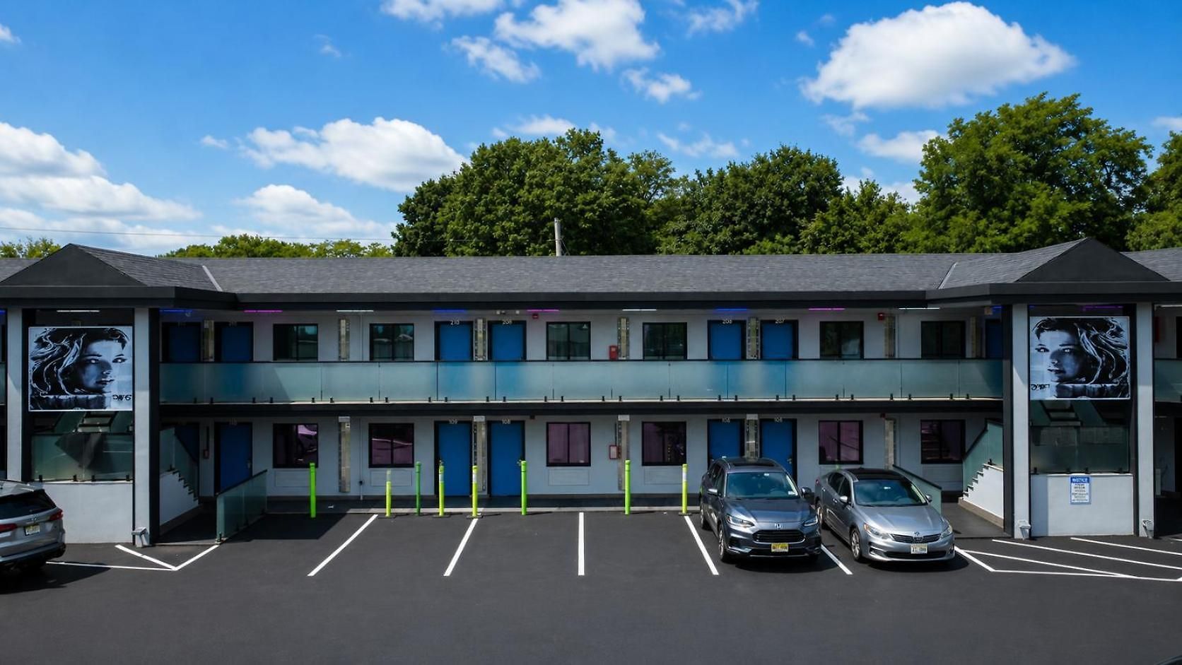 Hotel Opus Bronx Near Bay Plaza Mall New York