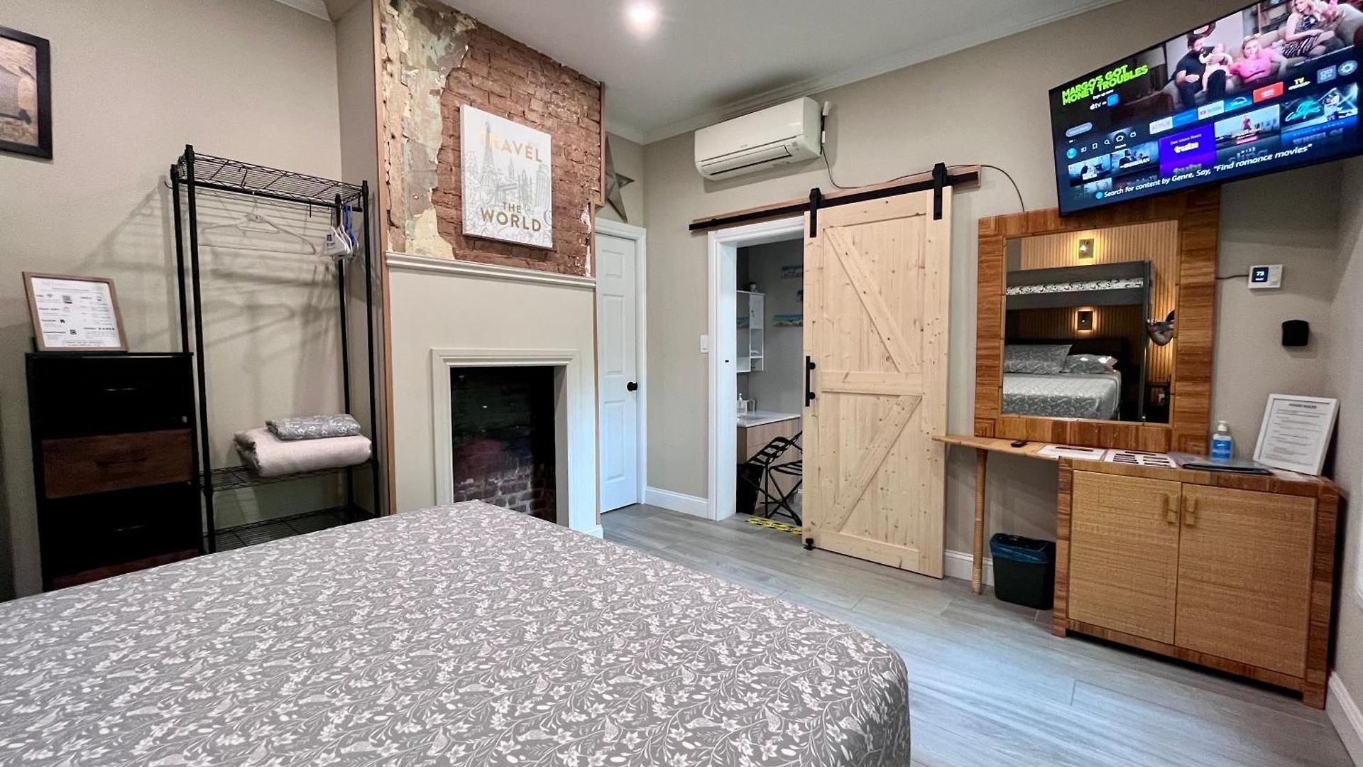 Private Bedroom Near The Free Ferry Boat! New York