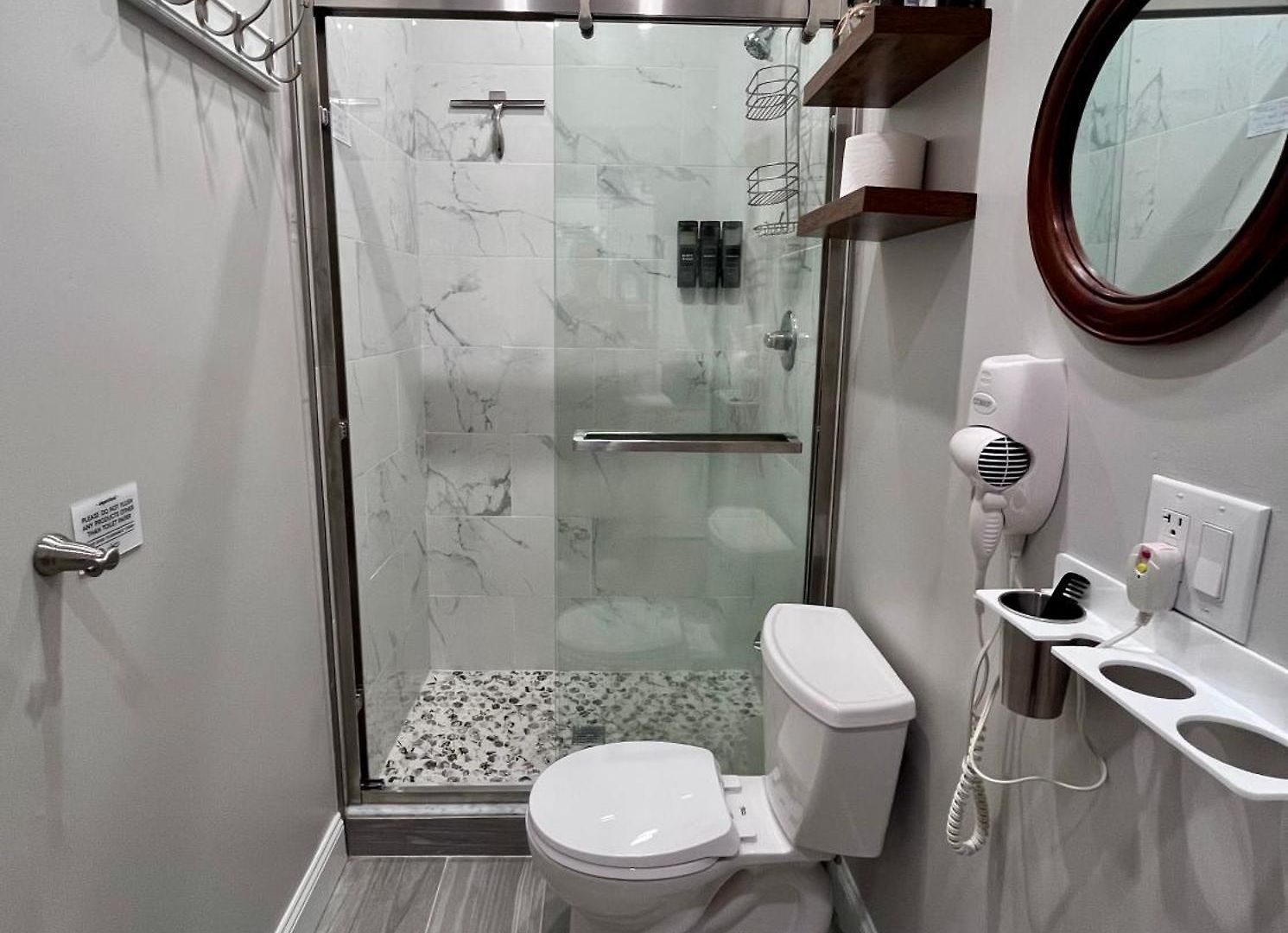 Private Bedroom Near The Free Ferry Boat! Homestay