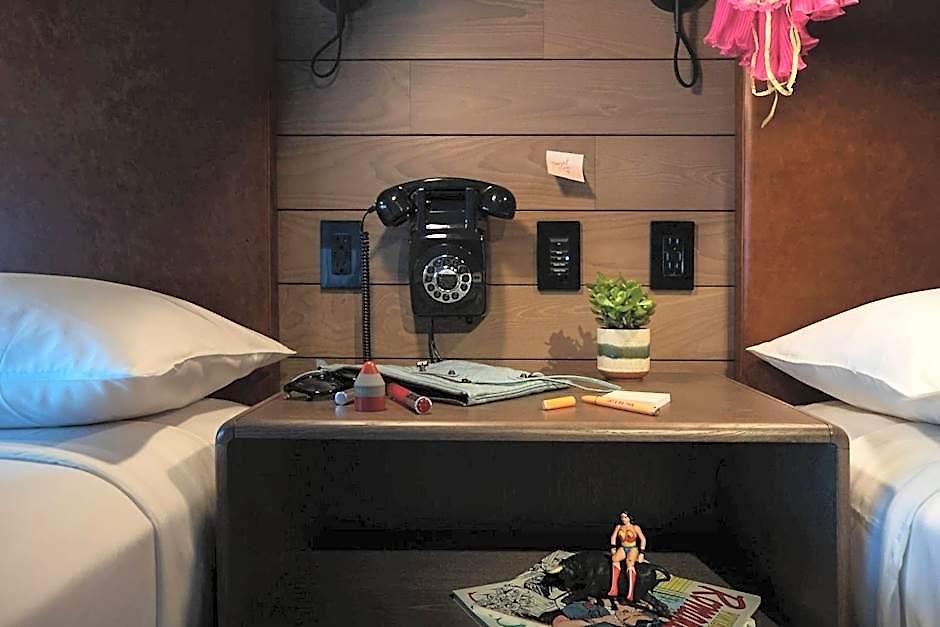 Moxy Nyc Downtown Hotel