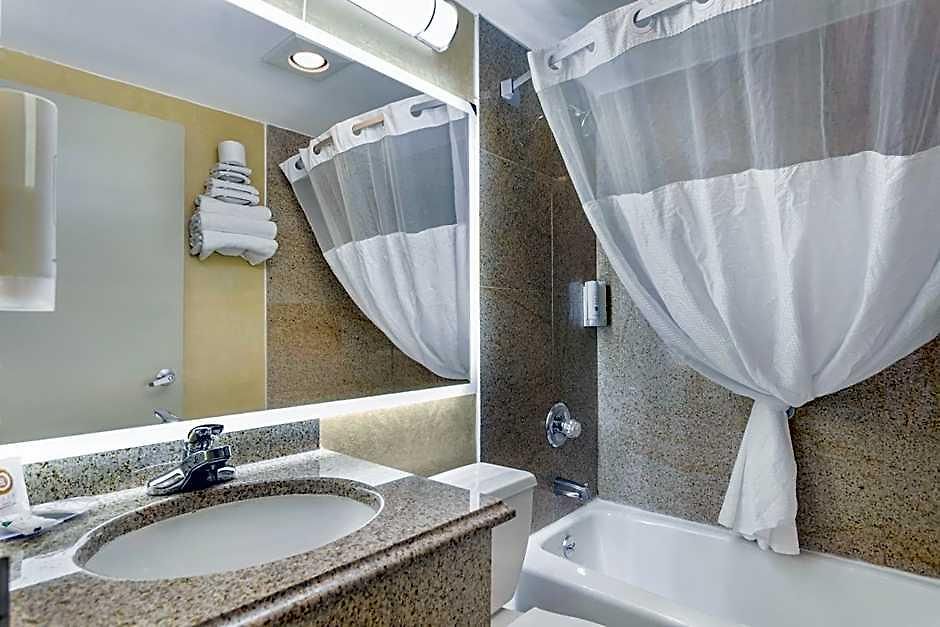 Quality Jfk Airport Rockaway Blvd Hotel 2*