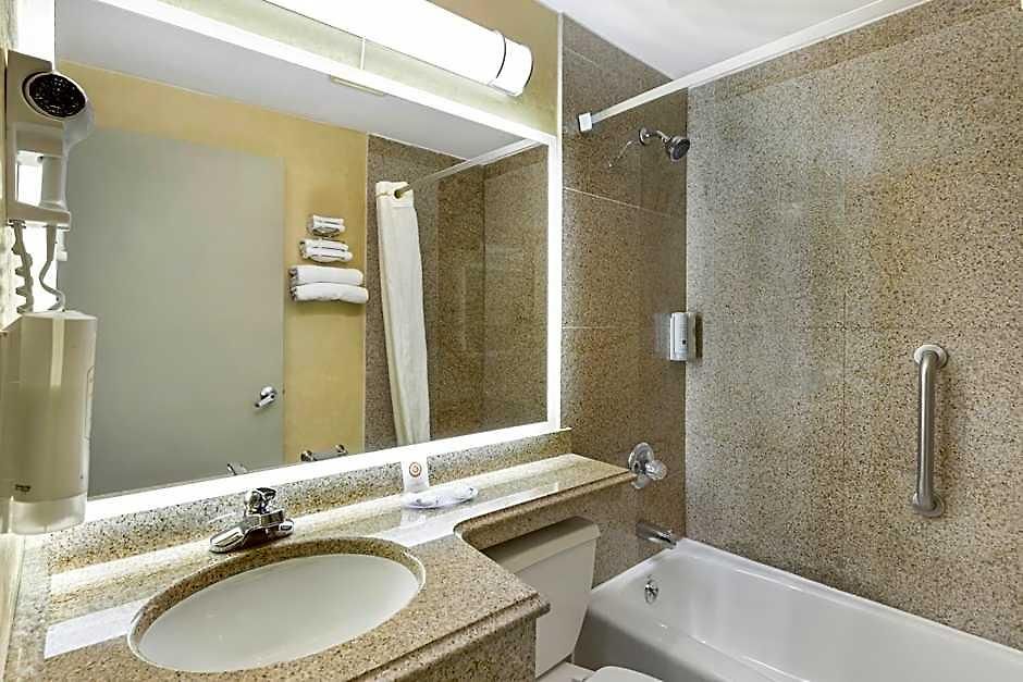 Hotel Quality Jfk Airport Rockaway Blvd 2*
