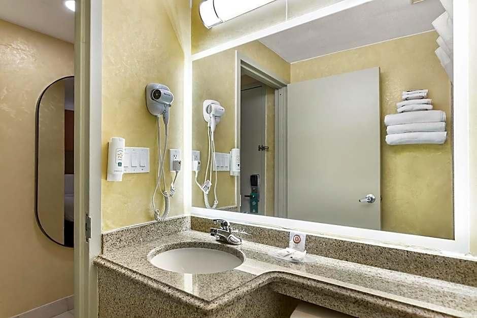 Quality Jfk Airport Rockaway Blvd Hotel