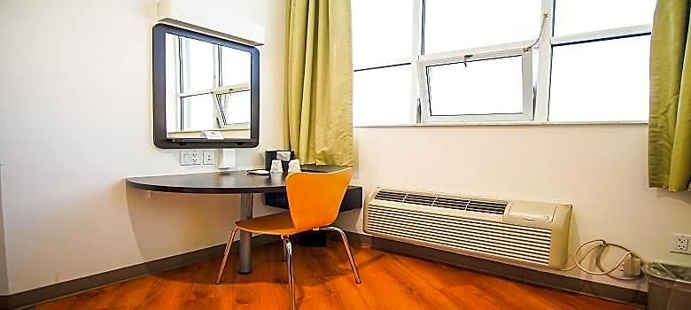 Hotel Feather Factory 2*
