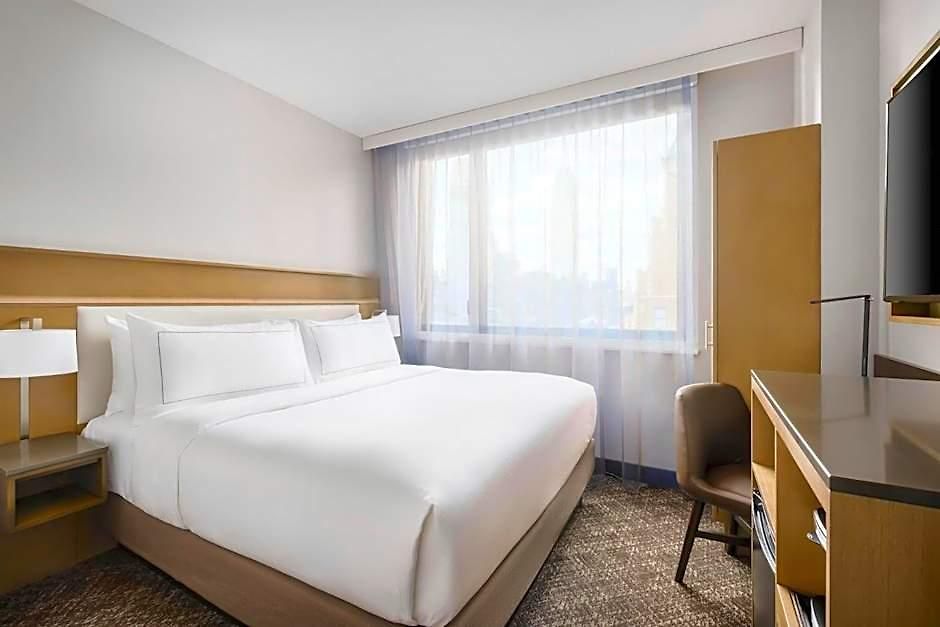 Doubletree By Hilton Times Square South Hotel